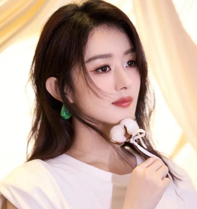 赵丽颖片场工作照