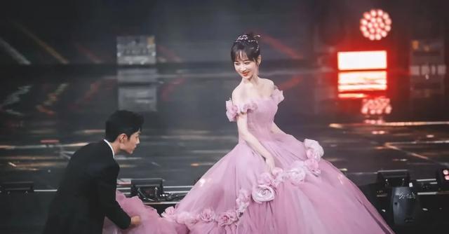 杨紫肖战晚会互动