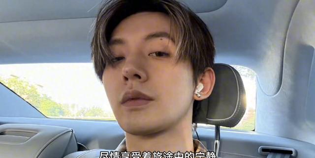 邓为放松状态